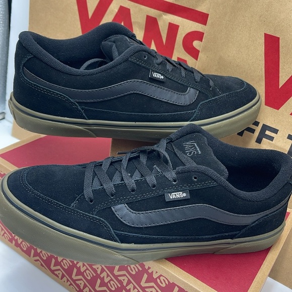 Vans Men’s Bearcat
Black/Dark Gum
VN000DT239L
Sneakers - Picture 12 of 16